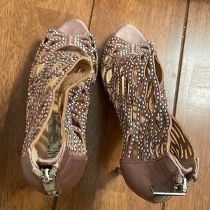 INC CHAMPAGNE SATIN SHOE W CRYSTAL BEADS NEW NEVER WORN